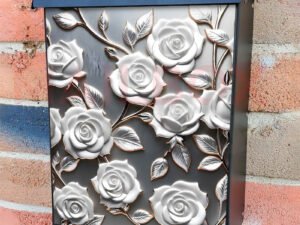 White Metal Roses Colonial Mailbox Cover
